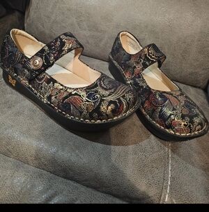 Elegant Black Floral Mary Jane Shoes